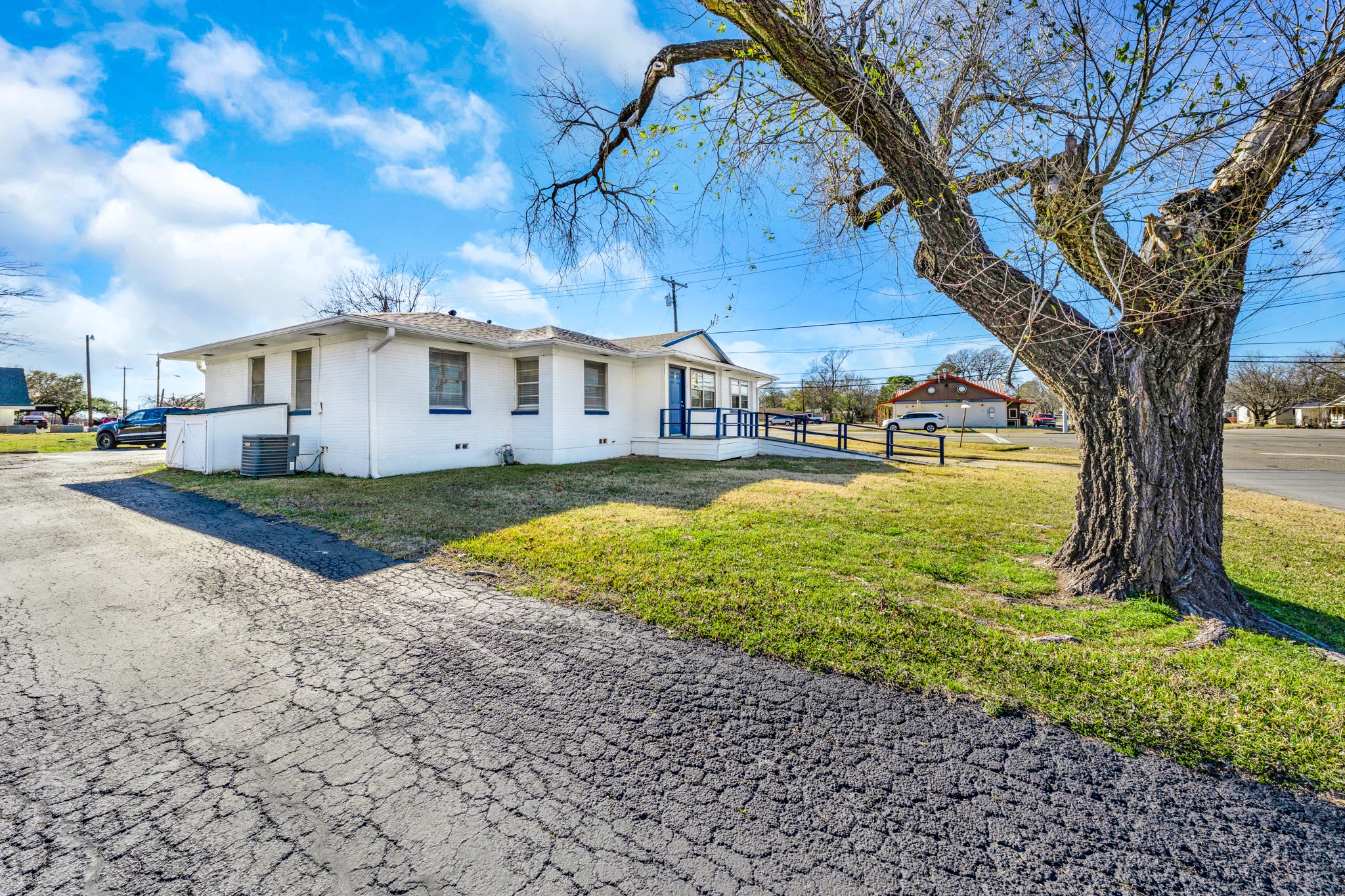 200 E Russell Avenue Bonham TX 75418