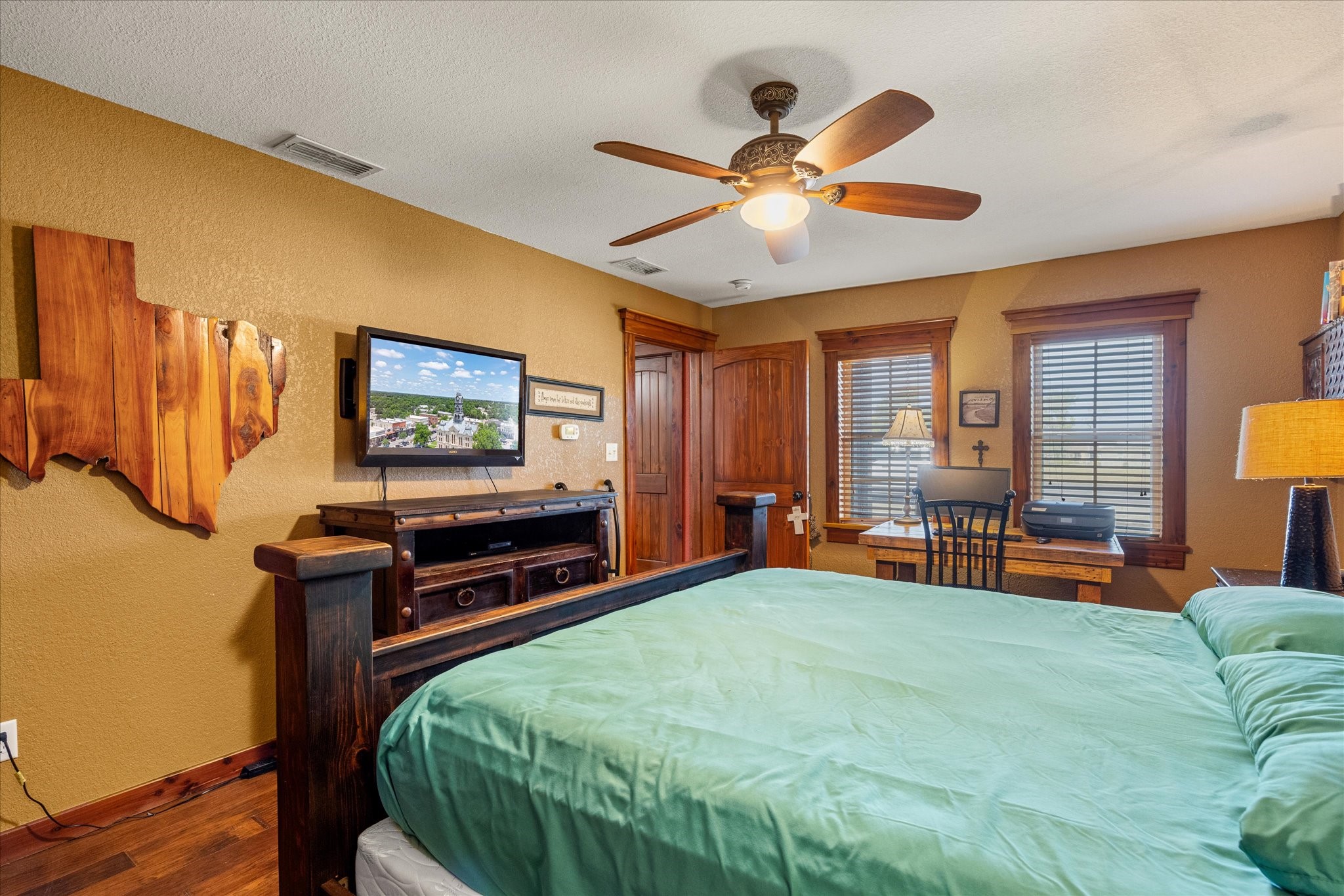 1507 W Pearl Street Granbury TX 76048