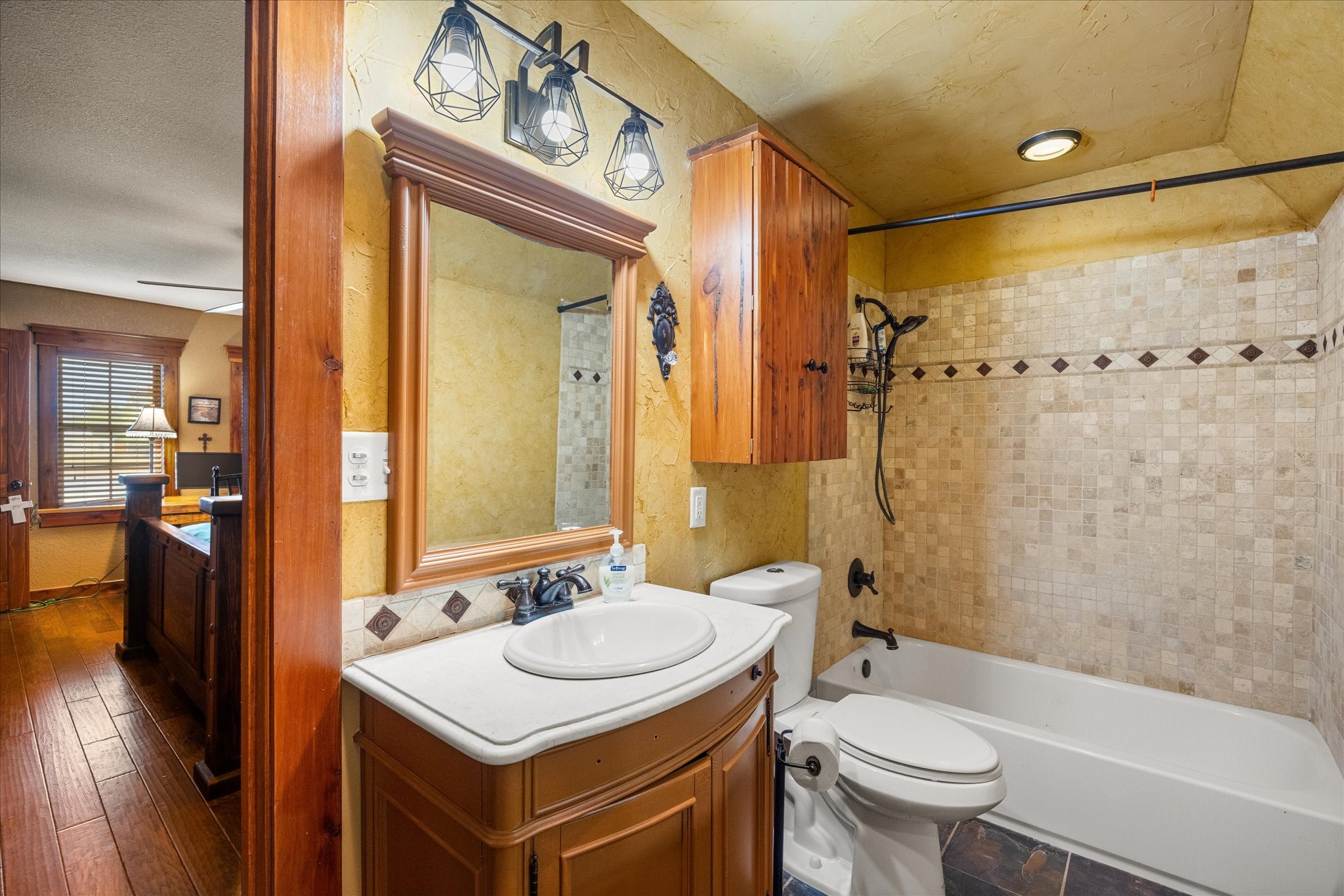 1507 W Pearl Street Granbury TX 76048