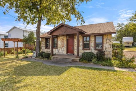 1507 W Pearl Street Granbury TX 76048