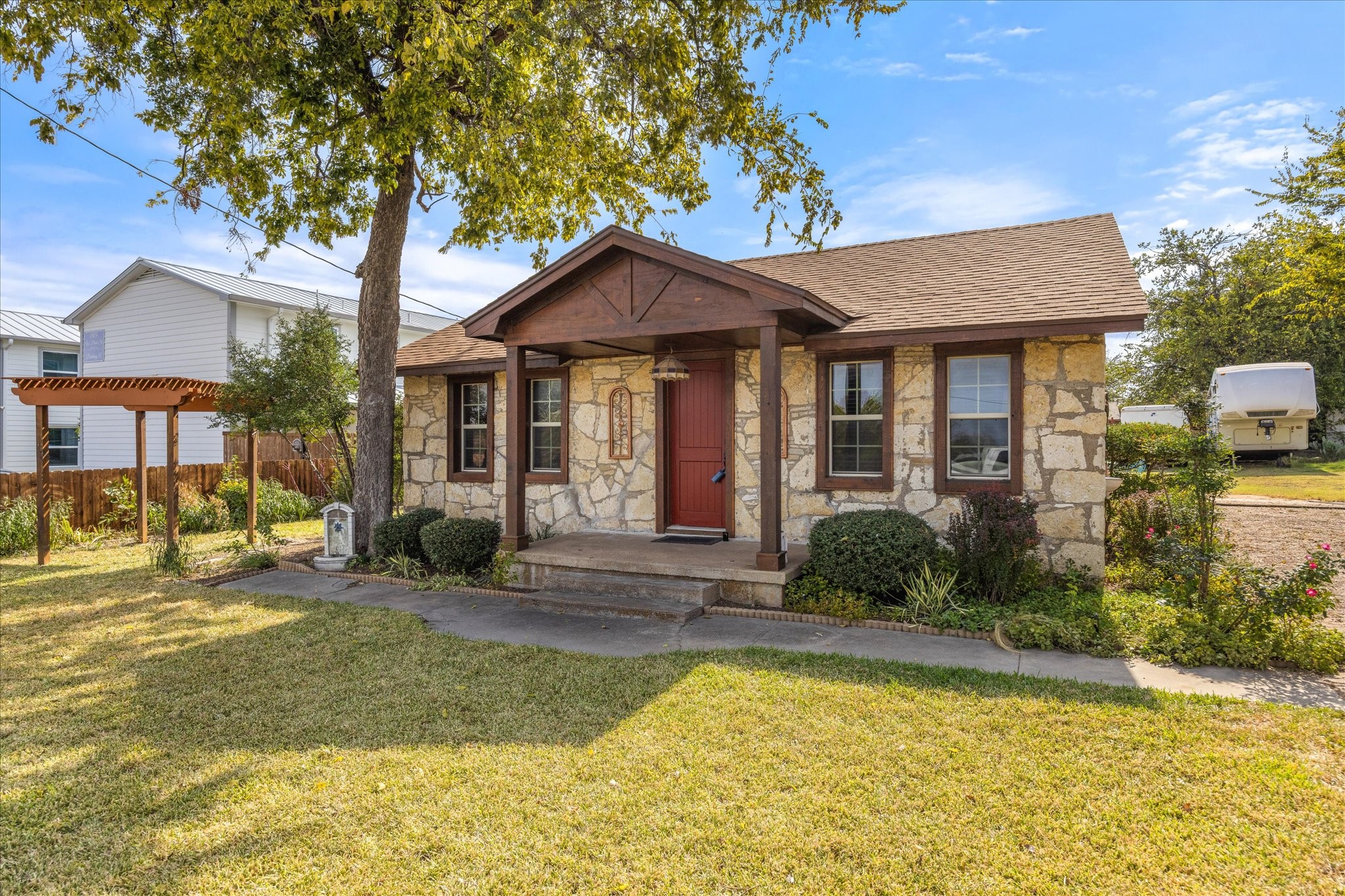 1507 W Pearl Street Granbury TX 76048