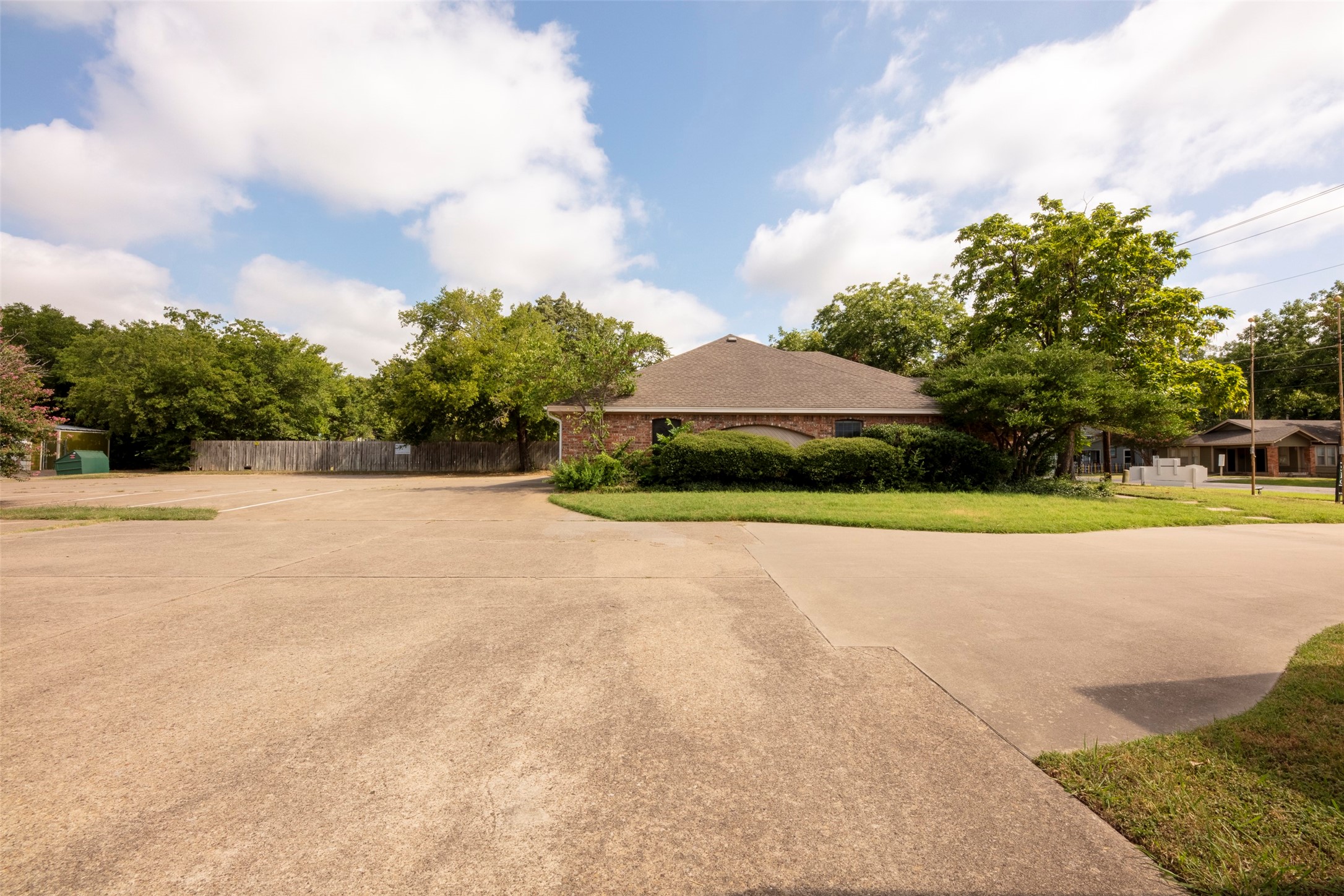 1005 N Elm Street Denton TX 76201