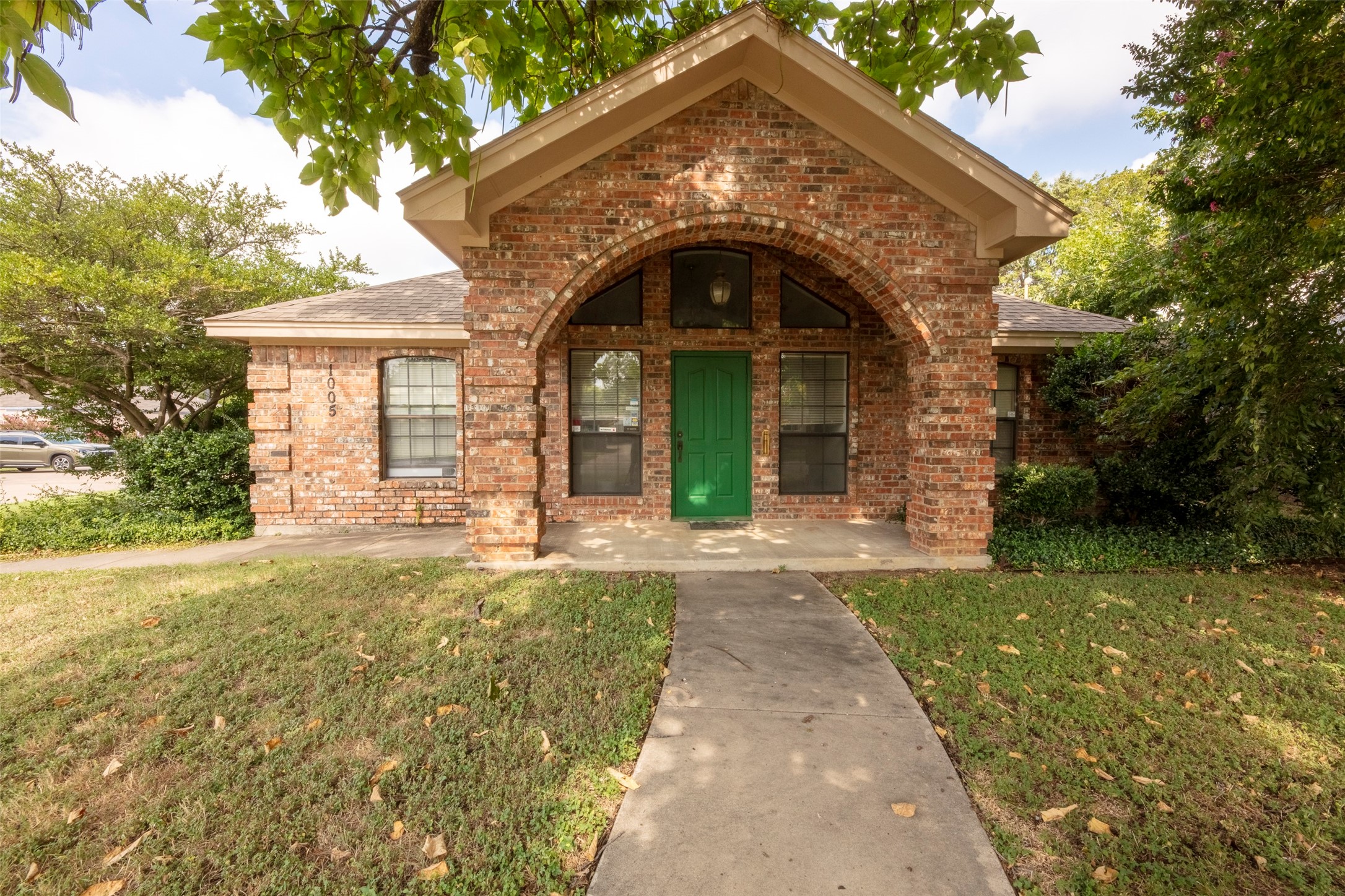 1005 N Elm Street Denton TX 76201