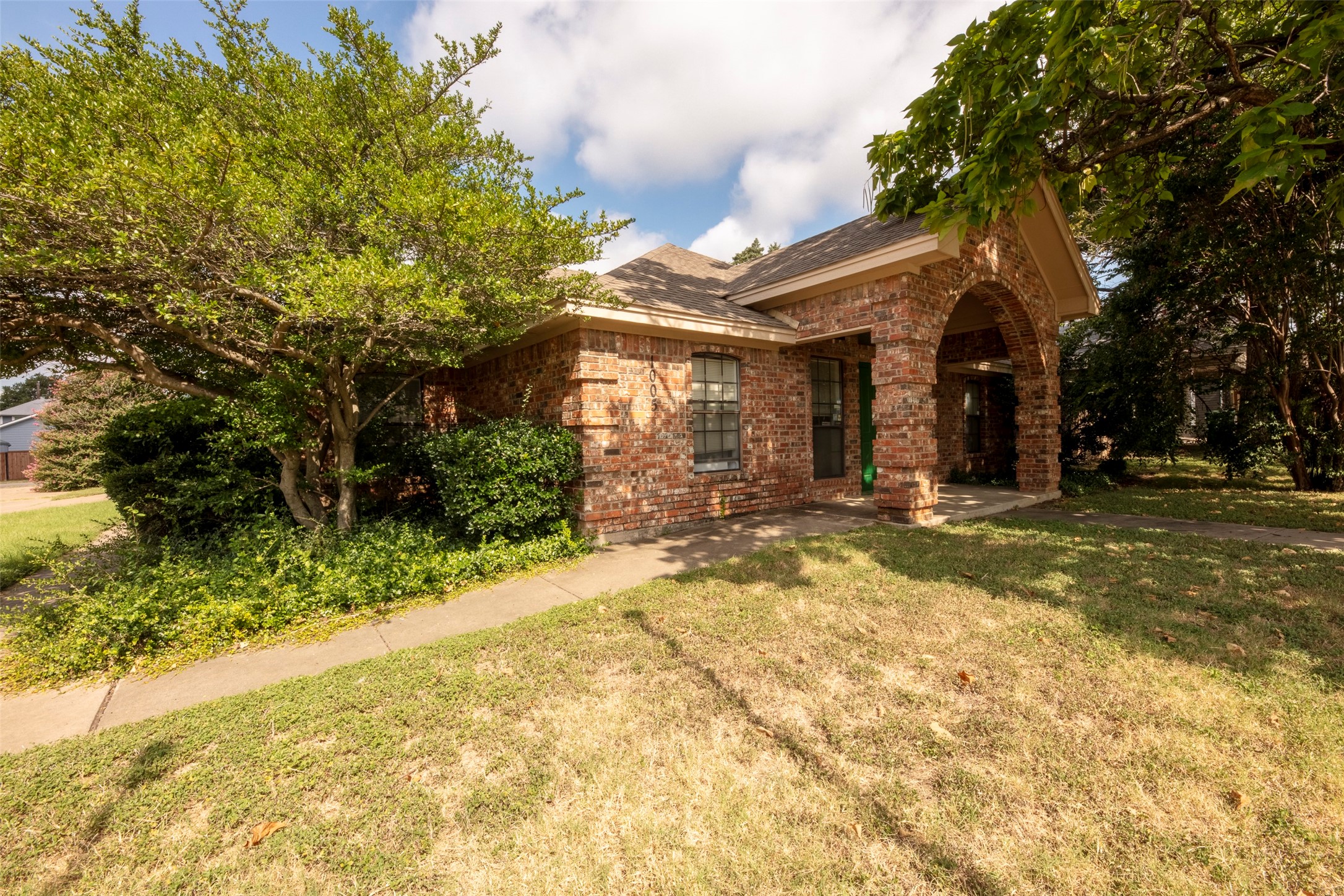 1005 N Elm Street Denton TX 76201