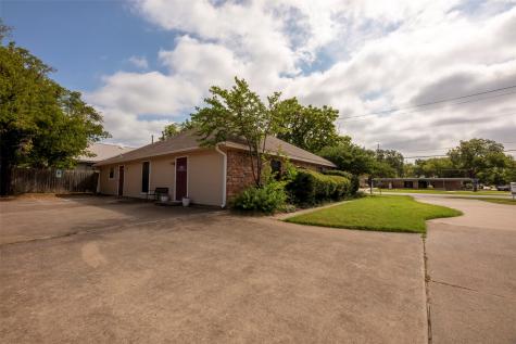 1005 N Elm Street Denton TX 76201