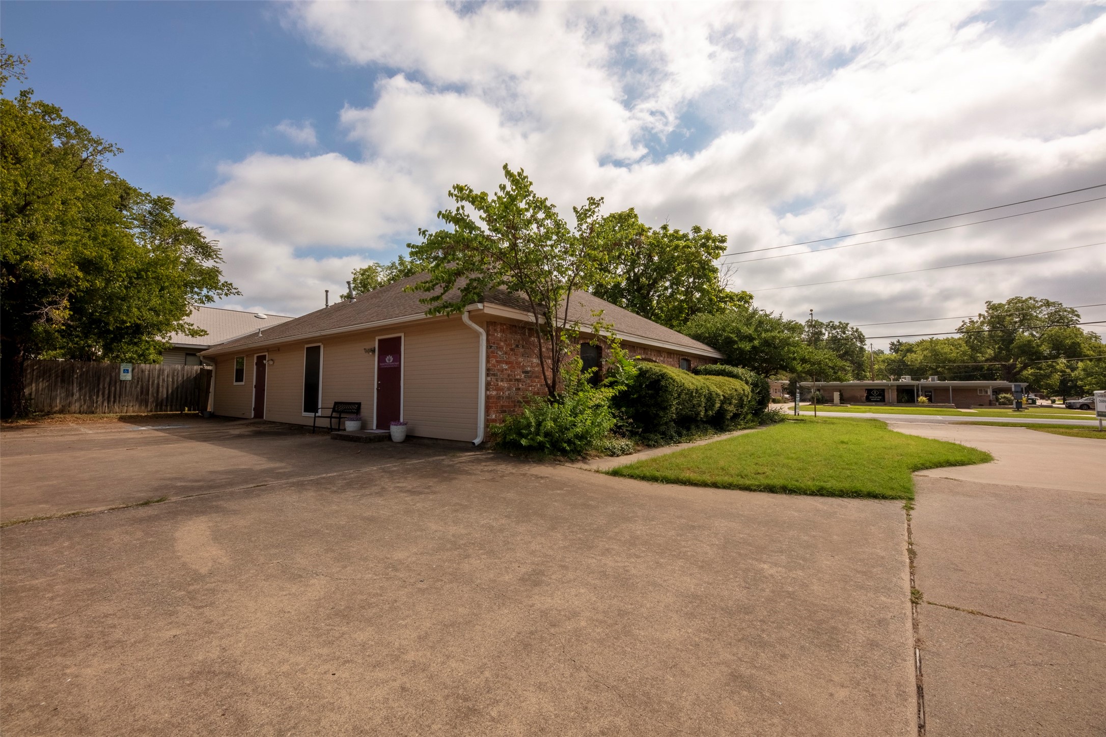 1005 N Elm Street Denton TX 76201