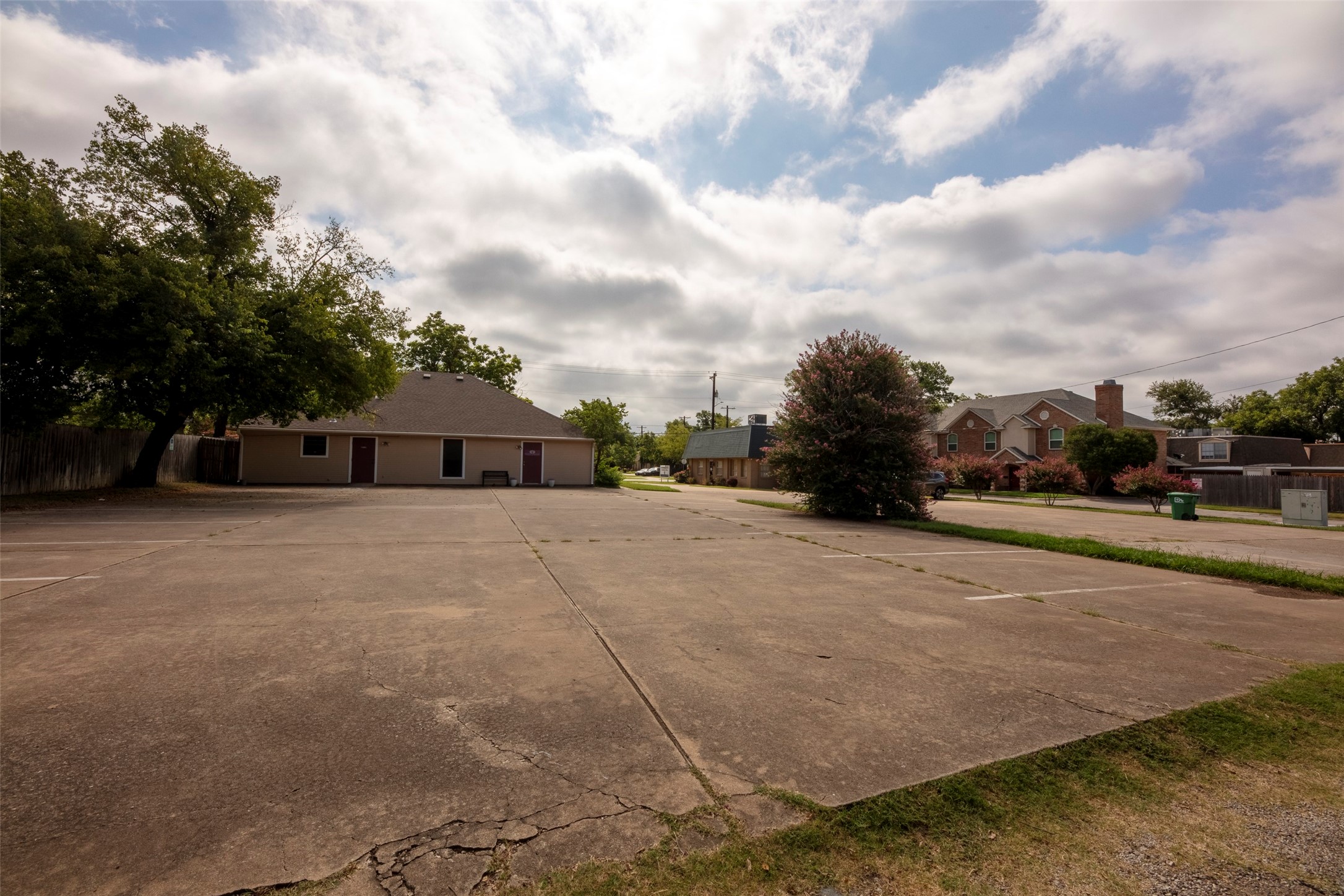 1005 N Elm Street Denton TX 76201