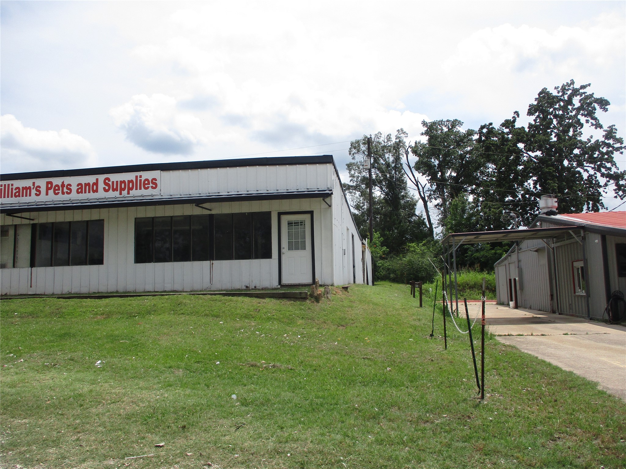 400 E. Lennon Emory TX 75440