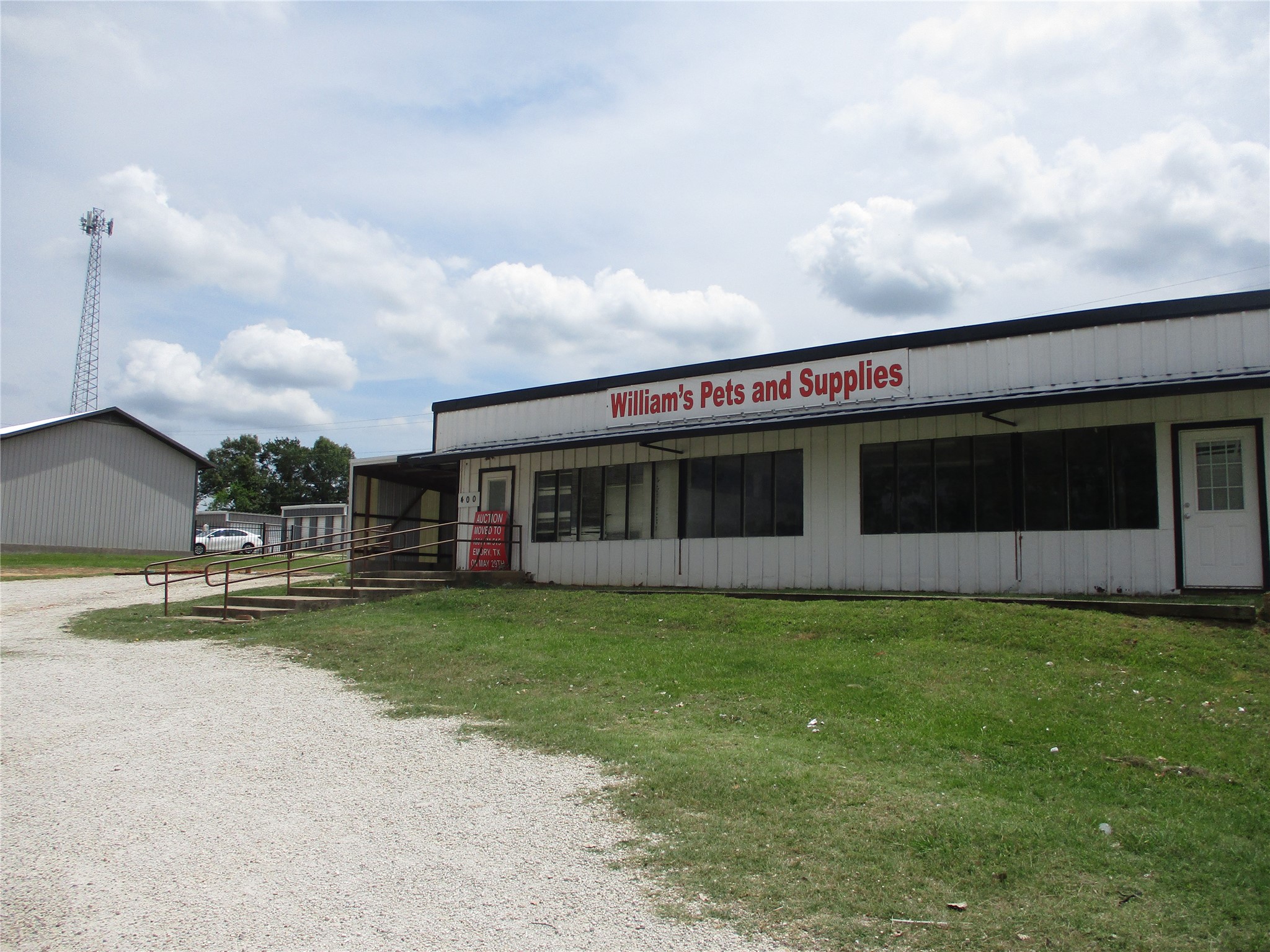 400 E. Lennon Emory TX 75440
