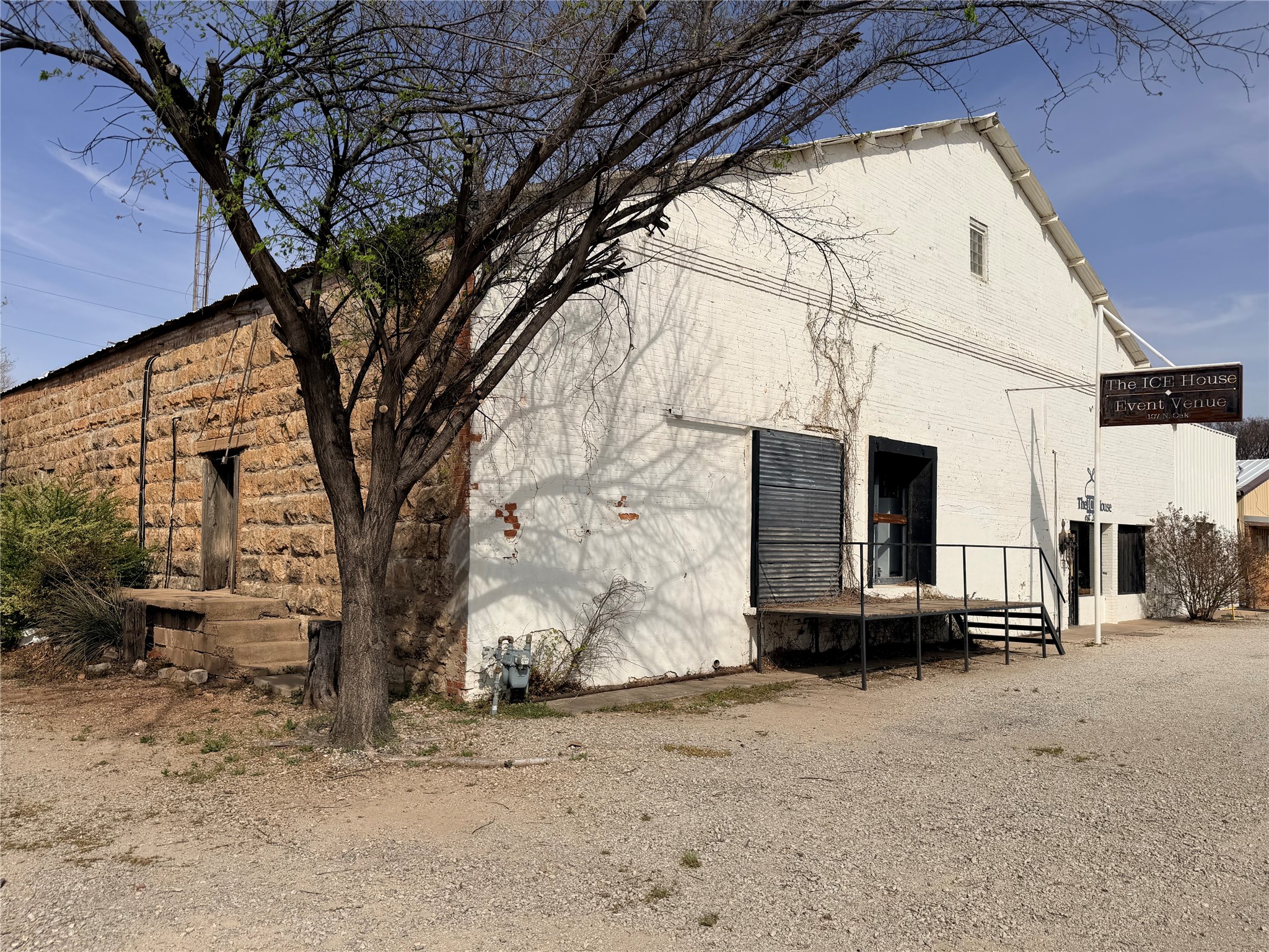 107 N Oak Street Seymour TX 76380