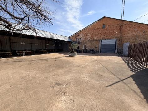 107 N Oak Street Seymour TX 76380