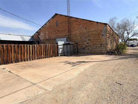 107 N Oak Street Seymour TX 76380