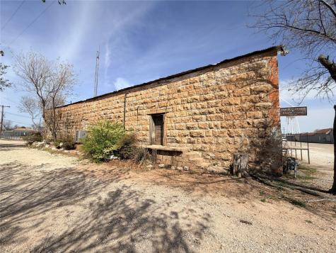 107 N Oak Street Seymour TX 76380
