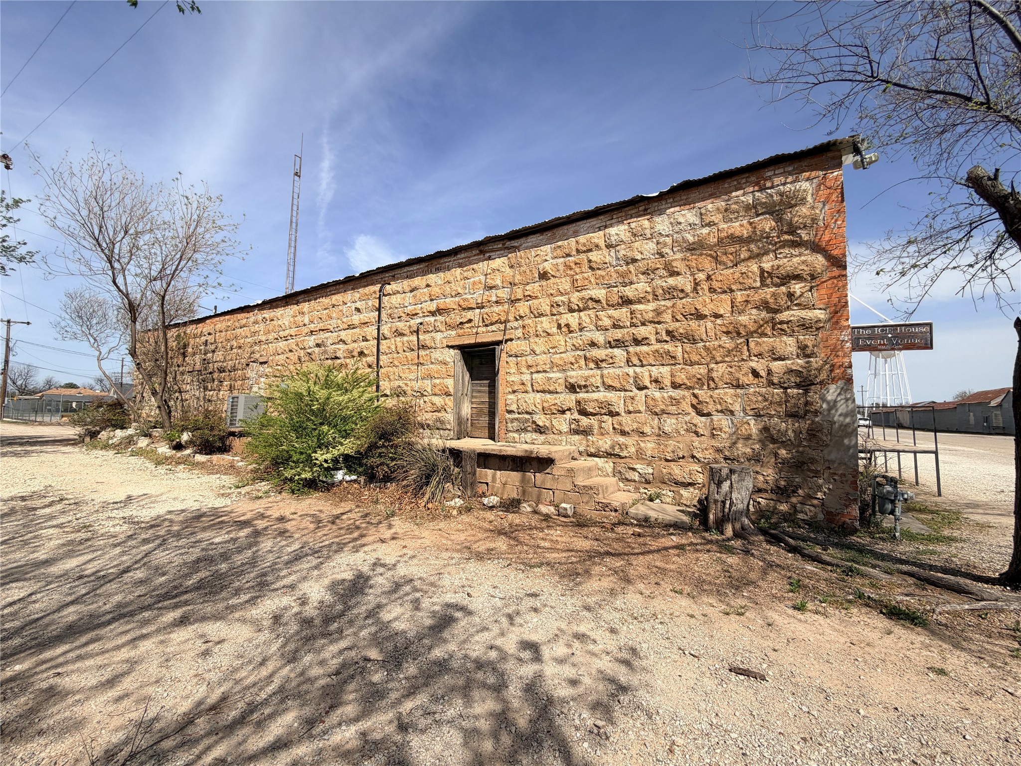 107 N Oak Street Seymour TX 76380