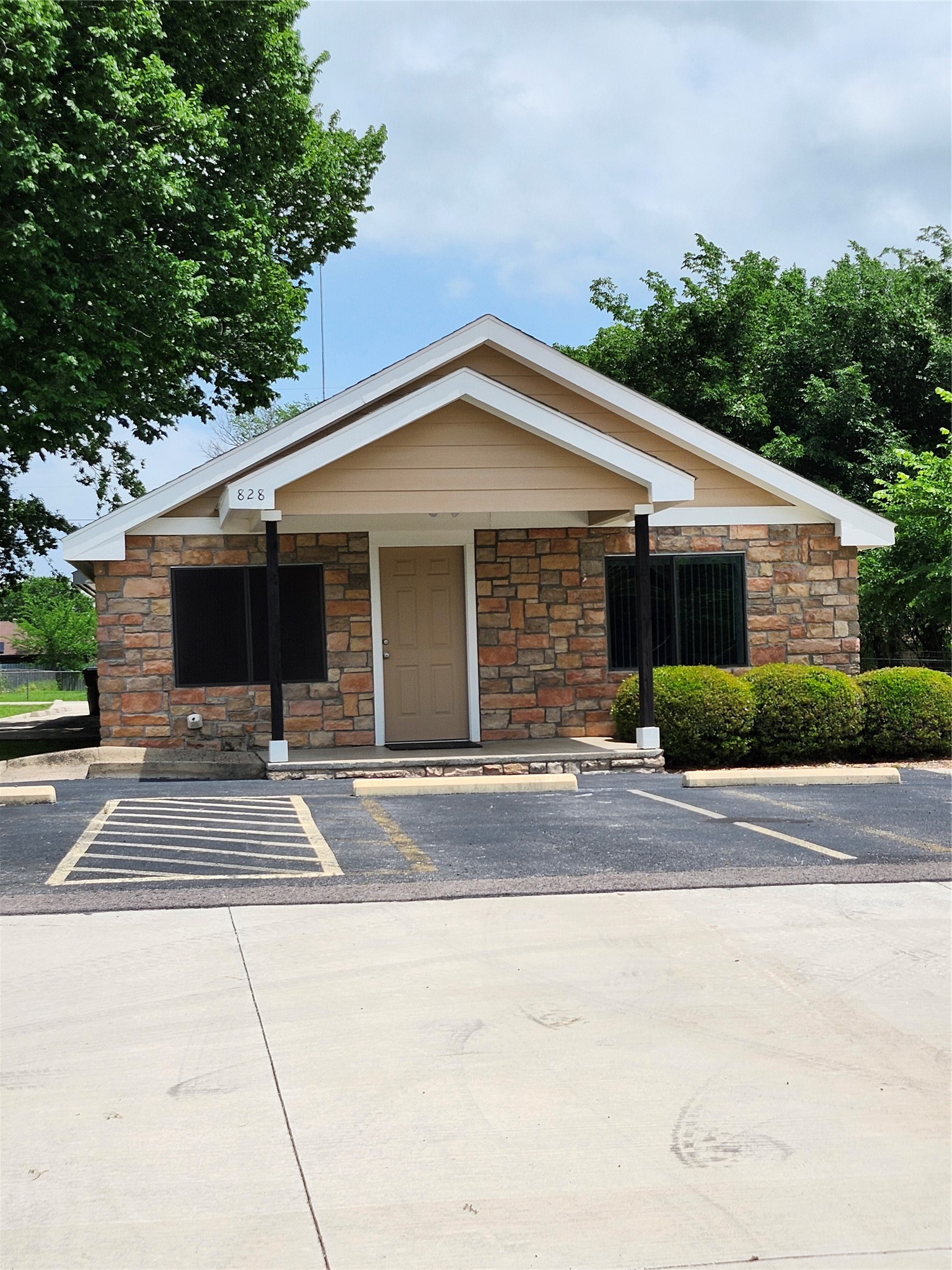 828 N Main Street Springtown TX 76082