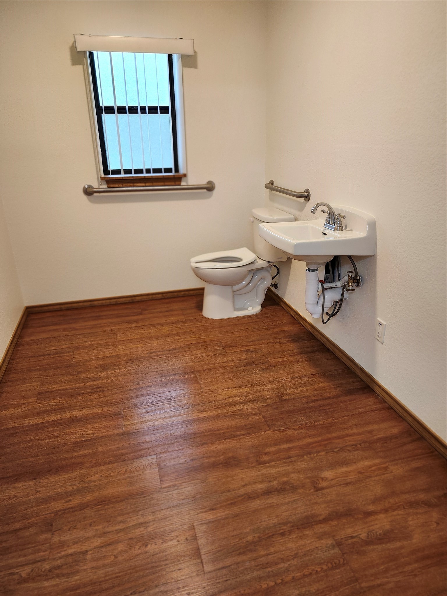 828 N Main Street Springtown TX 76082