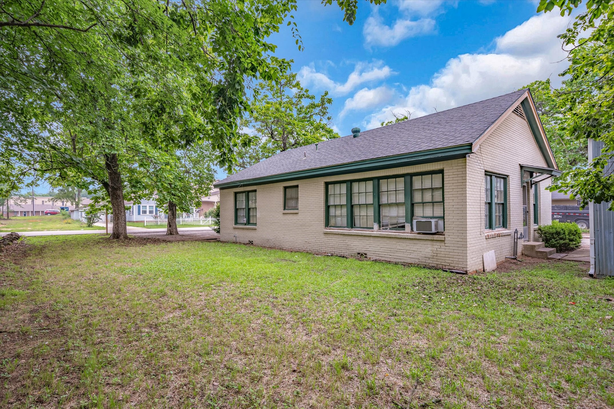 106 S College Street Lindale TX 75771