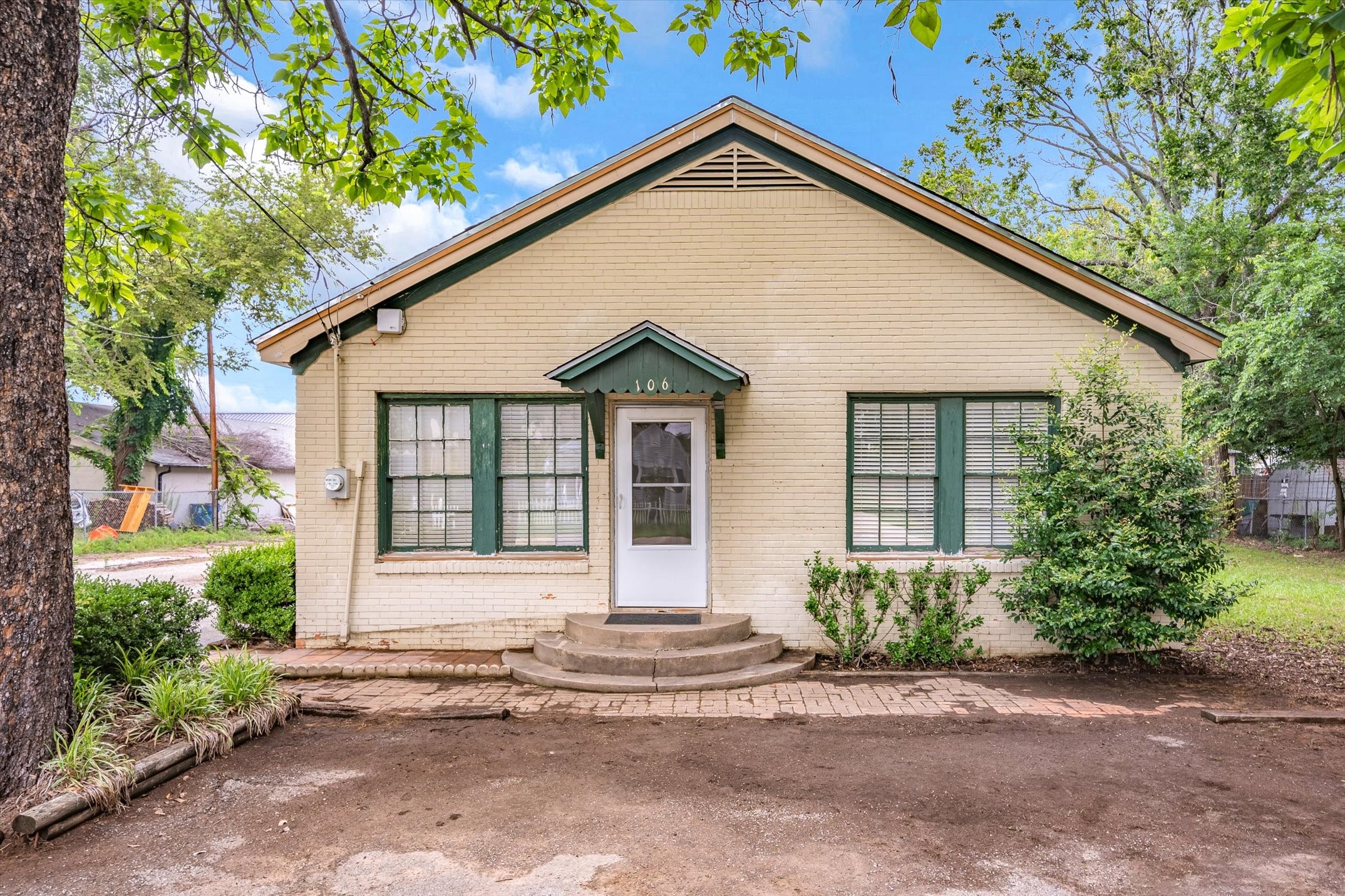 106 S College Street Lindale TX 75771