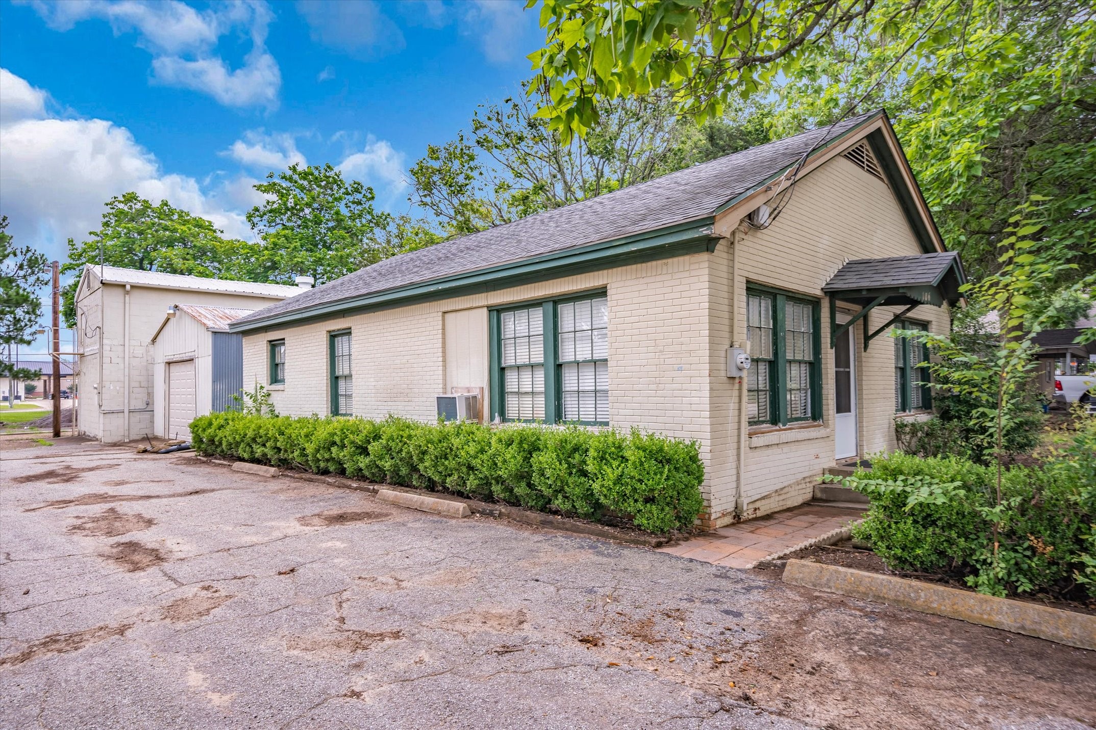 106 S College Street Lindale TX 75771