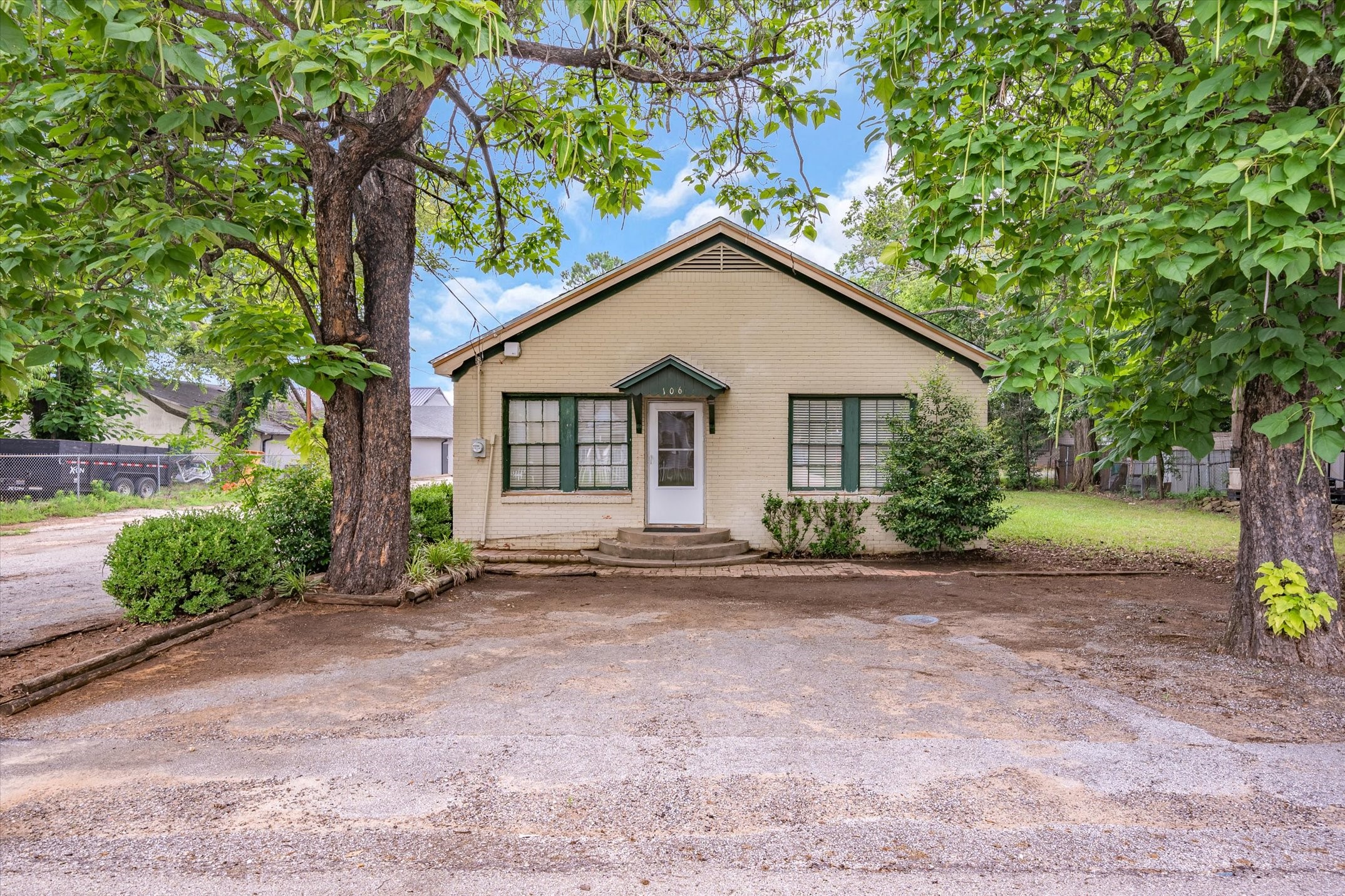 106 S College Street Lindale TX 75771