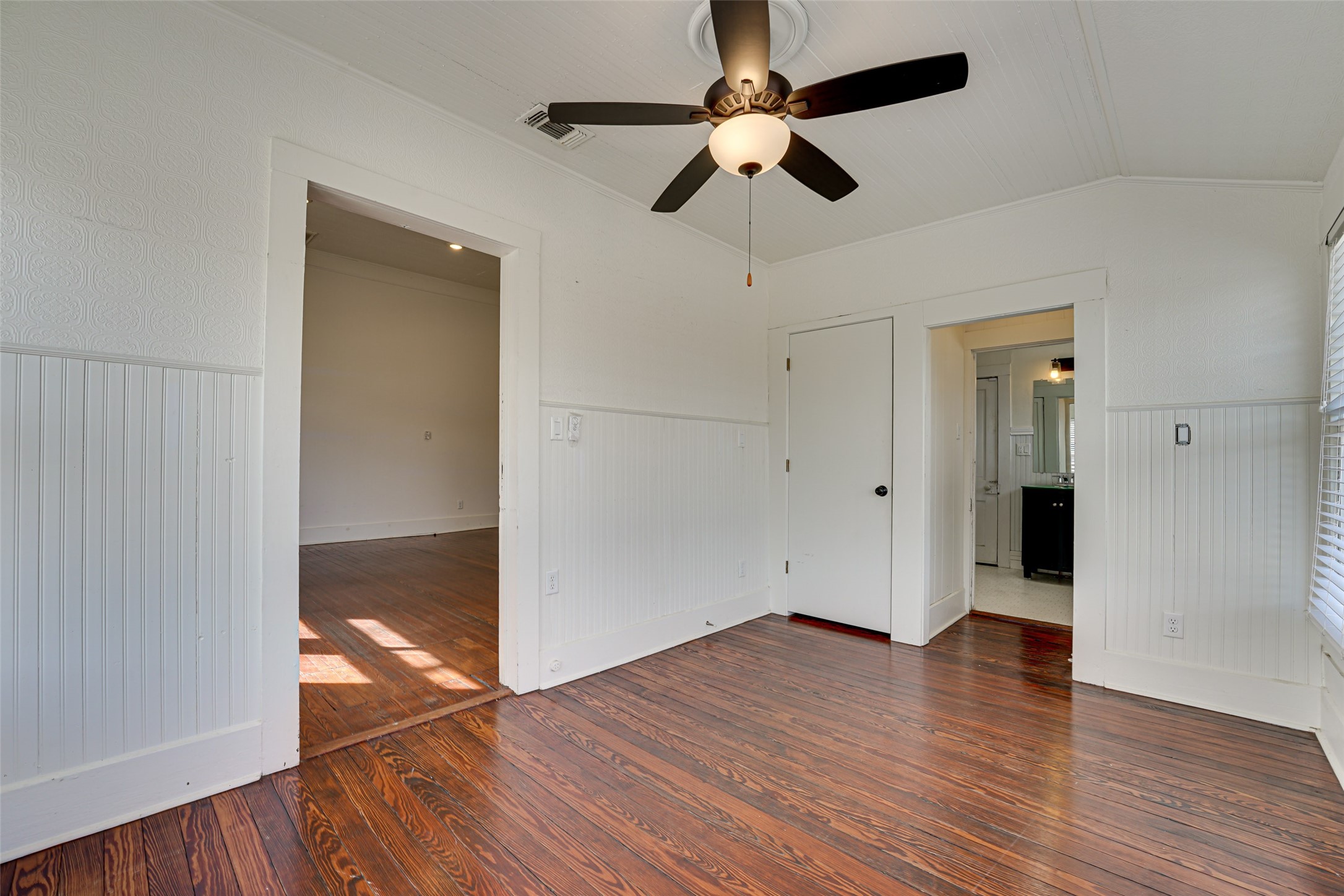 500 W Main Street Waxahachie TX 75165