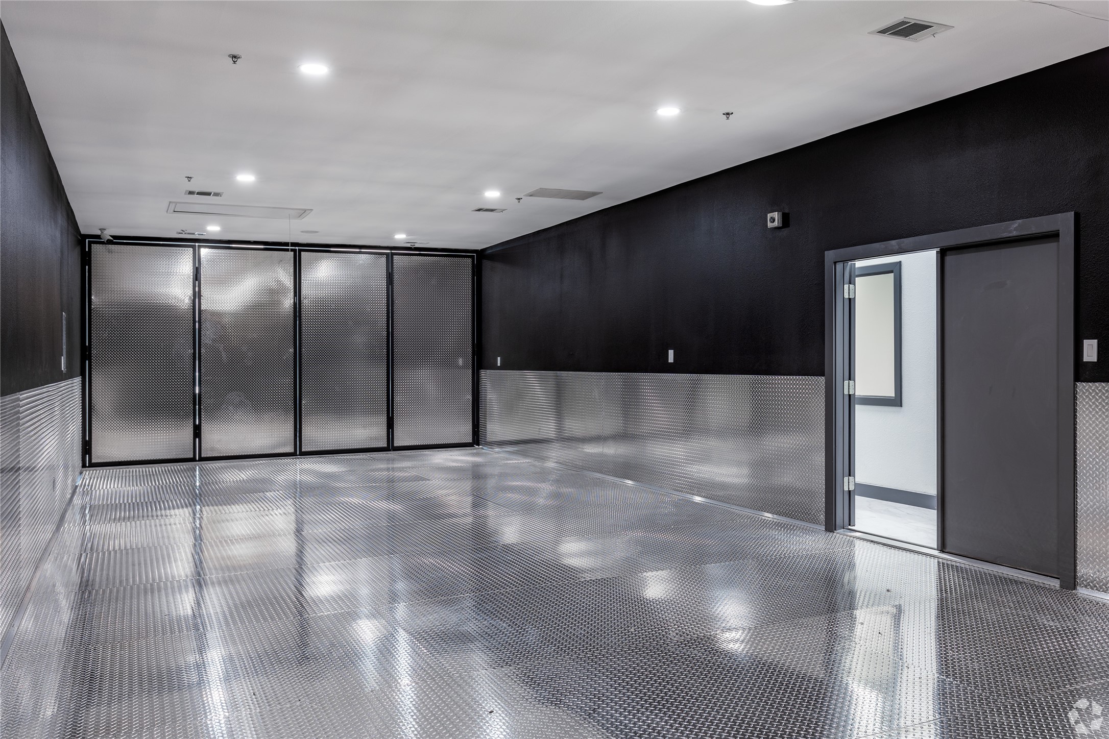 1303 Dragon Street Dallas TX 75207