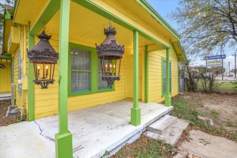 1301 N Main Street Weatherford TX 76086