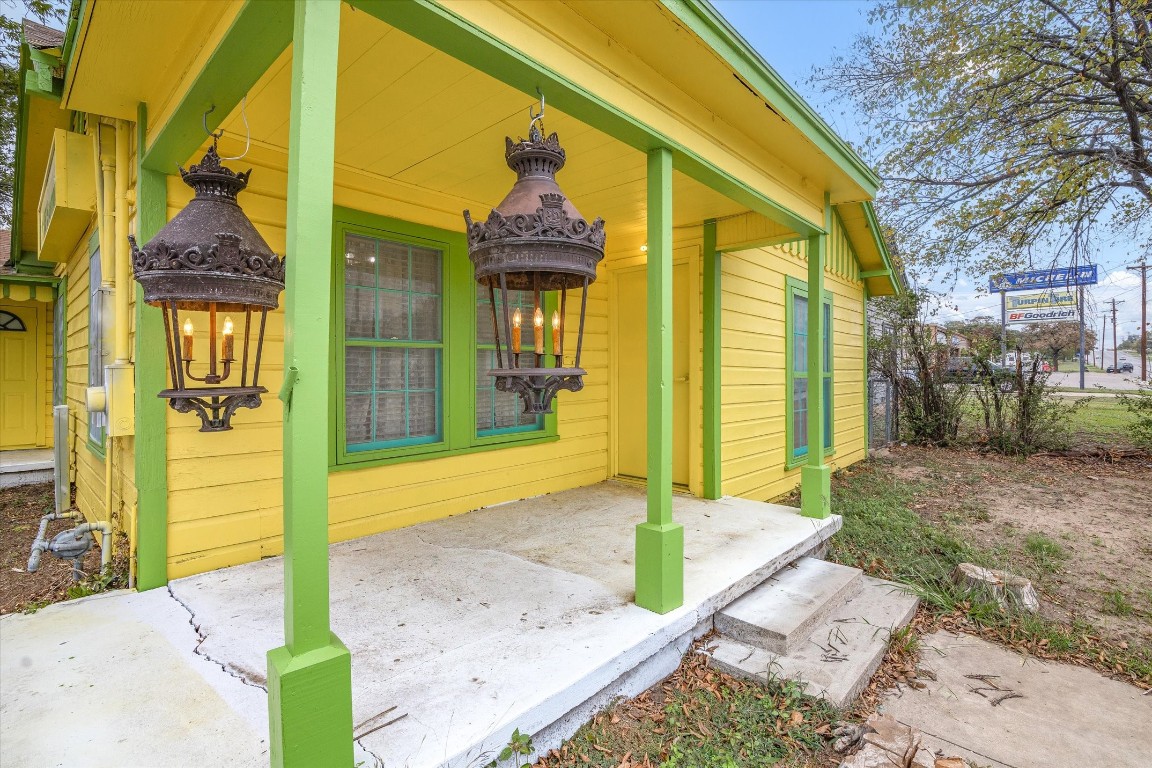 1301 N Main Street Weatherford TX 76086