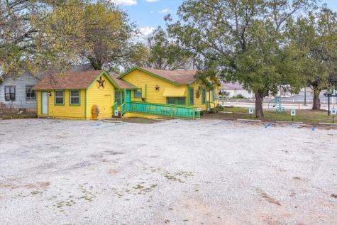 1301 N Main Street Weatherford TX 76086