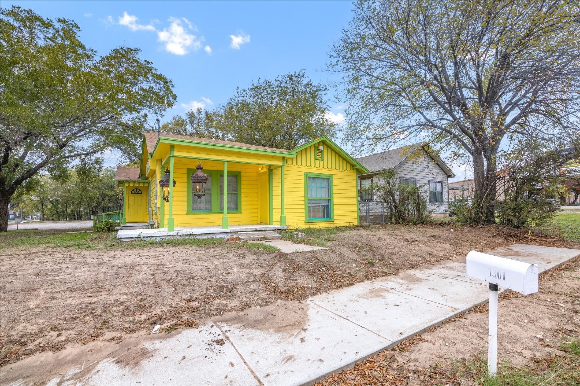 1301 N Main Street Weatherford TX 76086