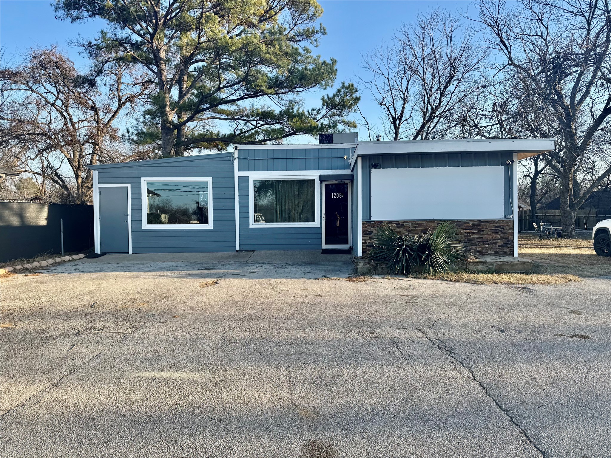 1208 E Henderson Street Cleburne TX 76031