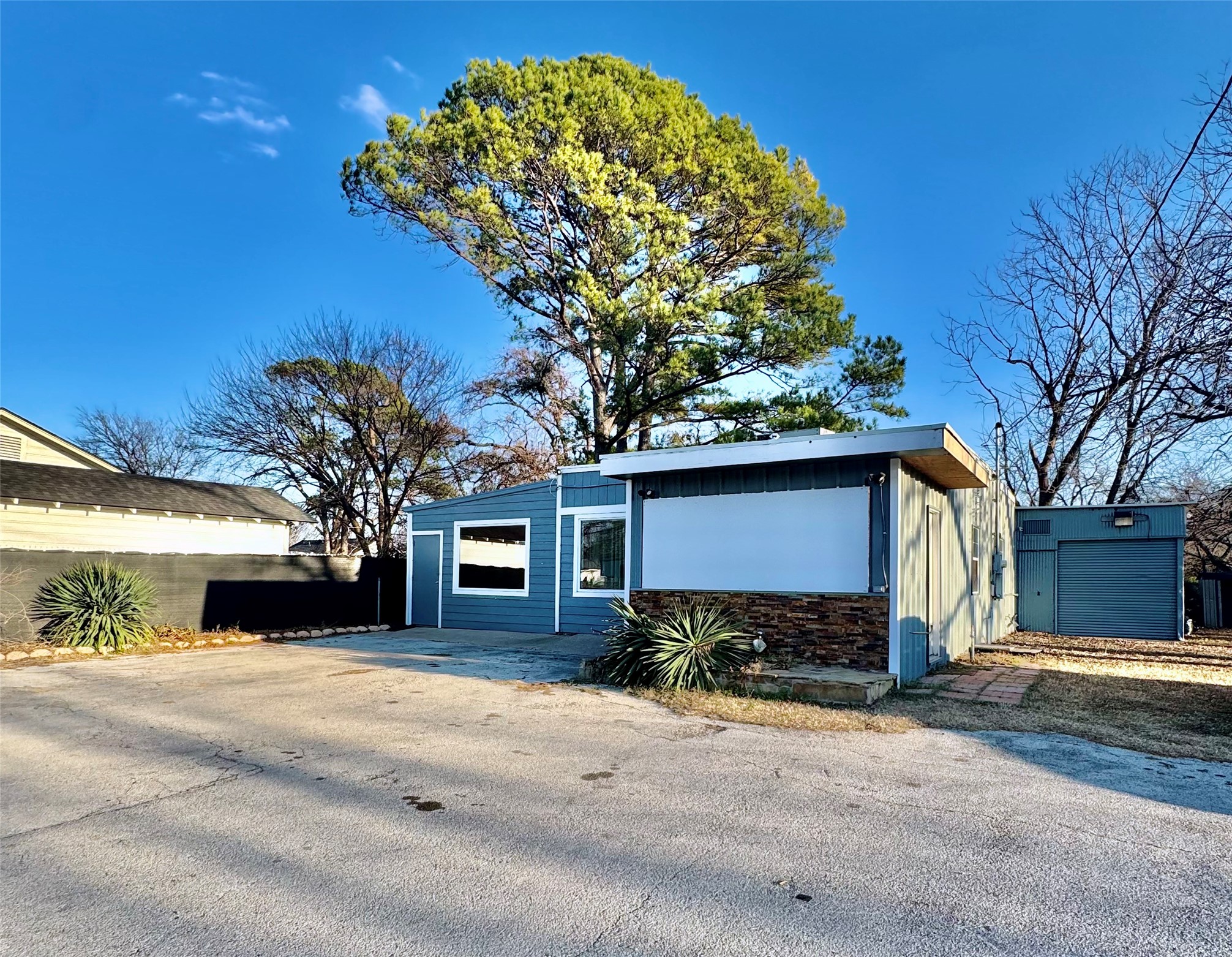 1208 E Henderson Street Cleburne TX 76031