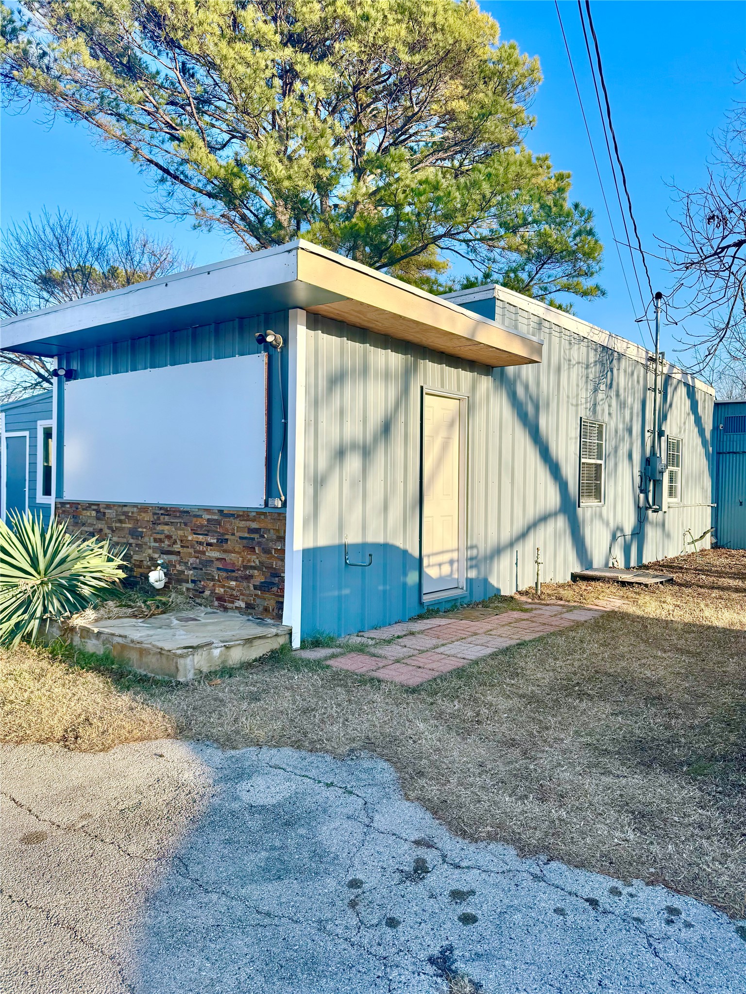 1208 E Henderson Street Cleburne TX 76031