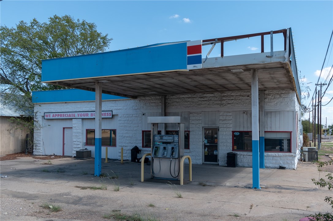 6756 N Lone Star Parkway Crawford TX 76638