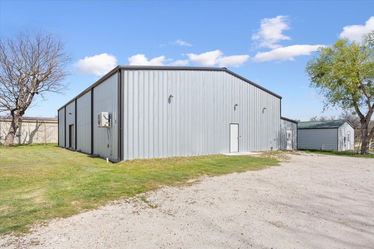 302 N Elm Avenue Hubbard TX 76648