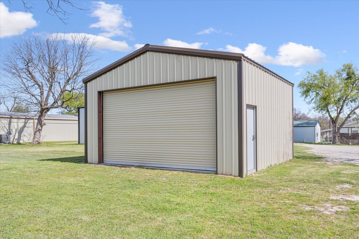 302 N Elm Avenue Hubbard TX 76648