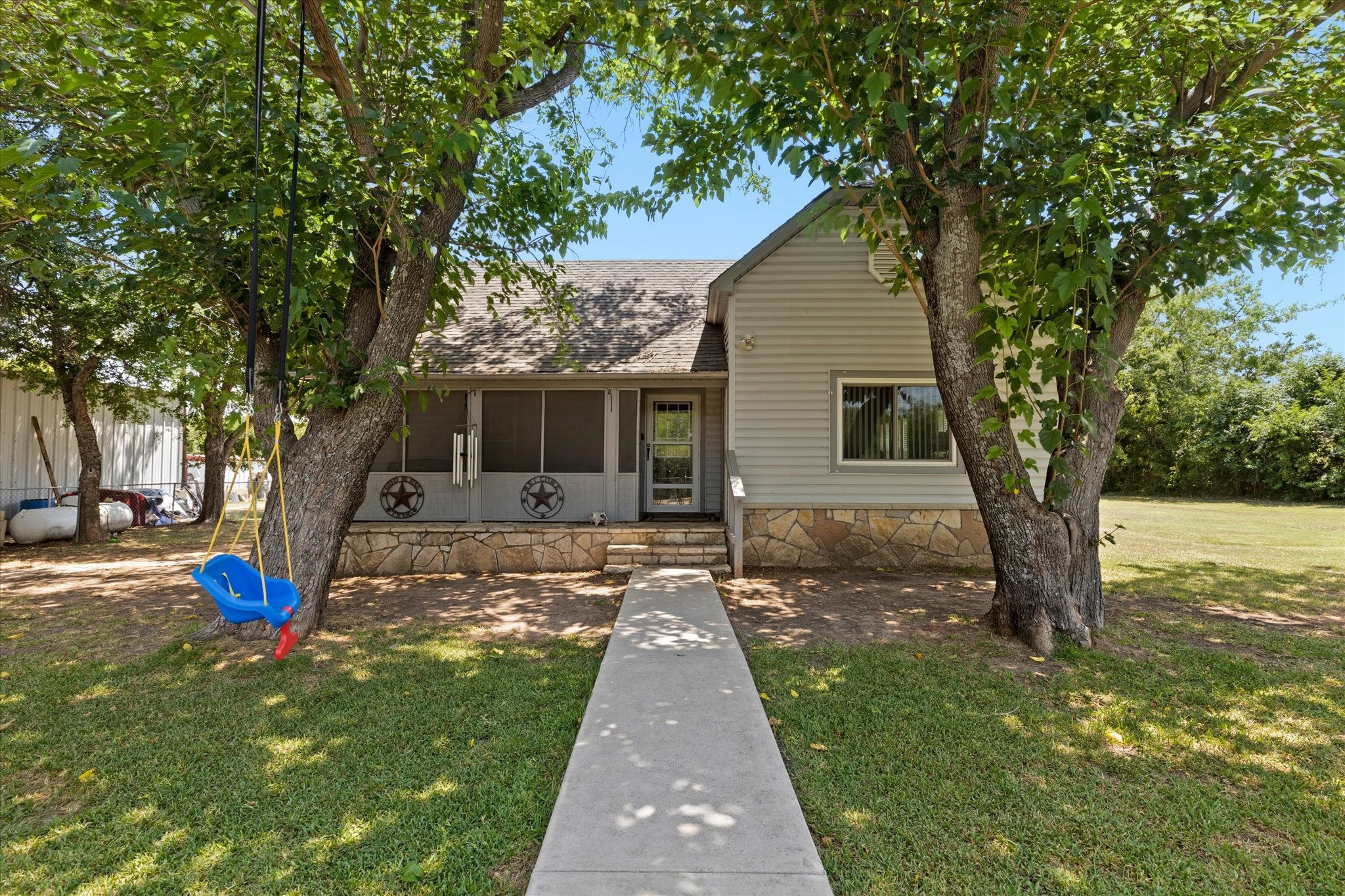 725 Holmes Drive Granbury TX 76048
