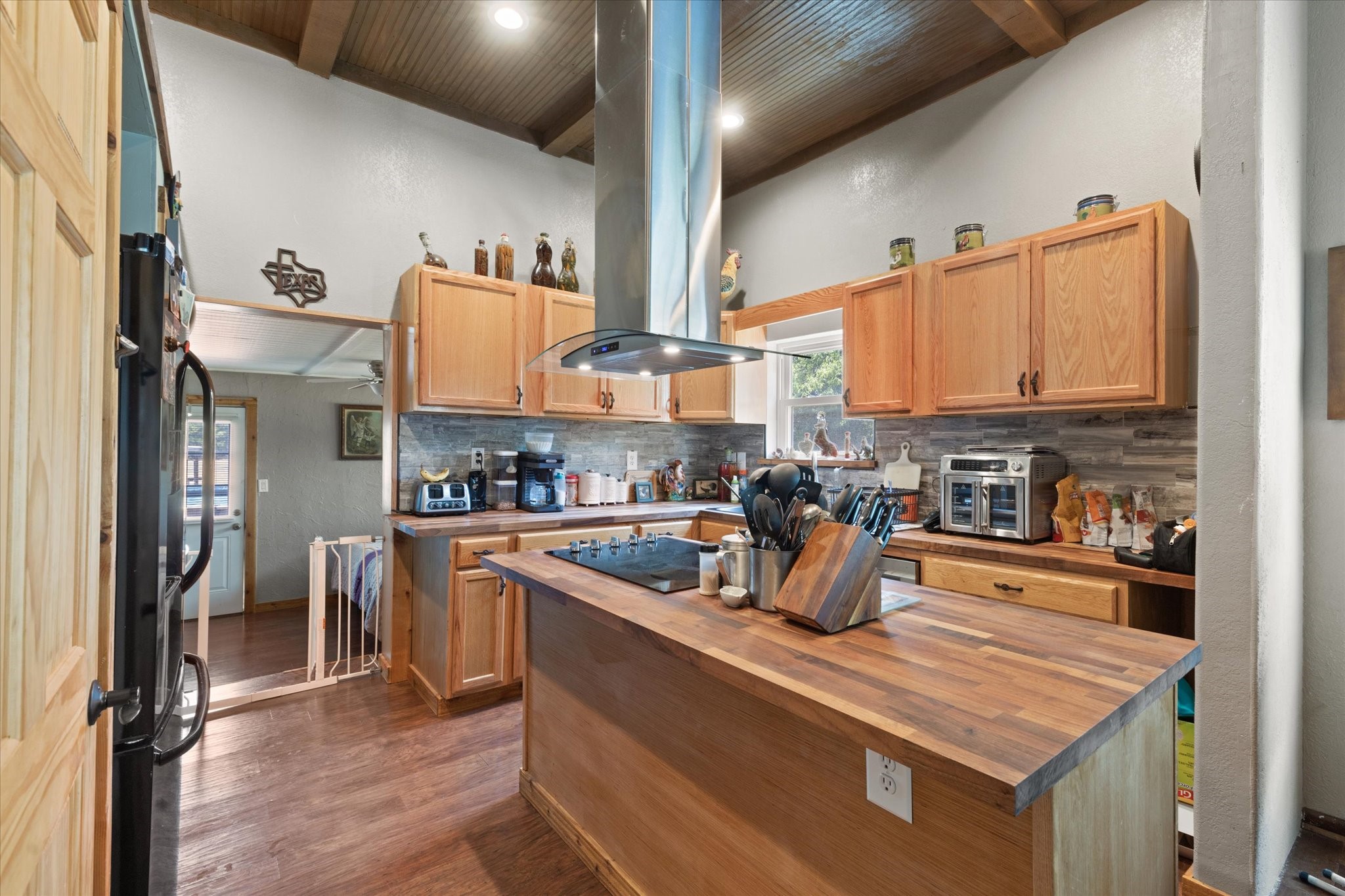 725 Holmes Drive Granbury TX 76048