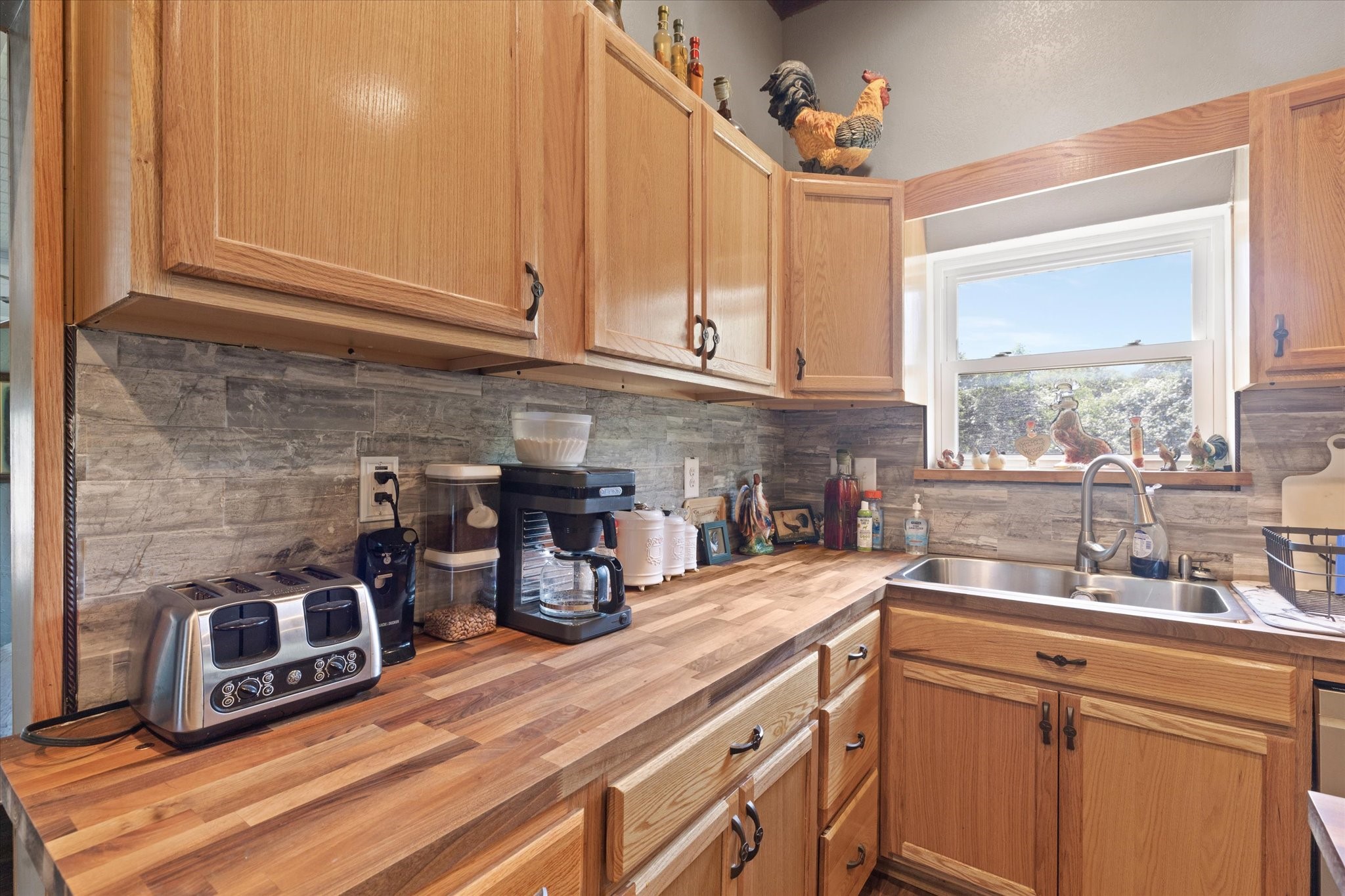 725 Holmes Drive Granbury TX 76048