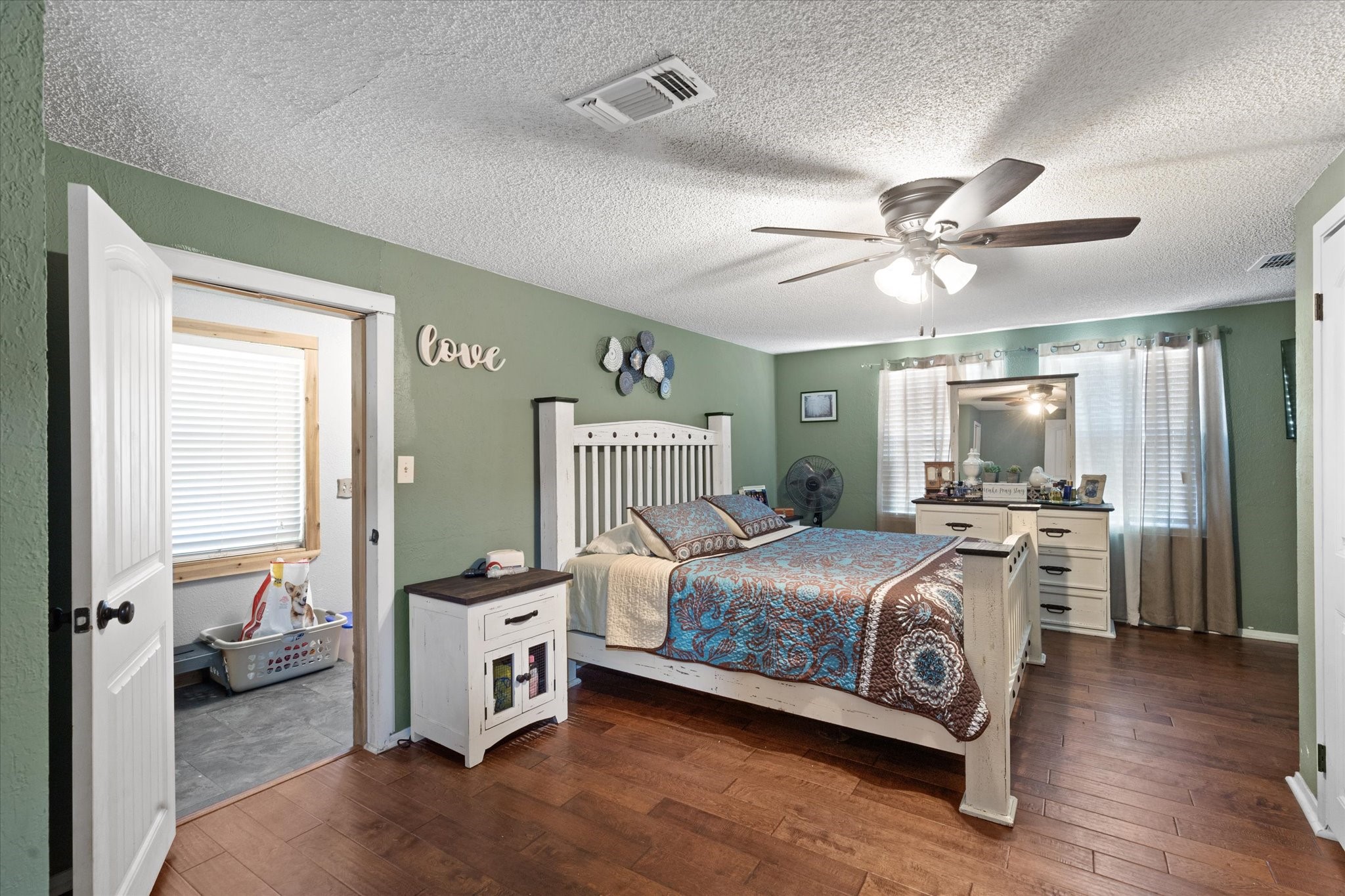 725 Holmes Drive Granbury TX 76048