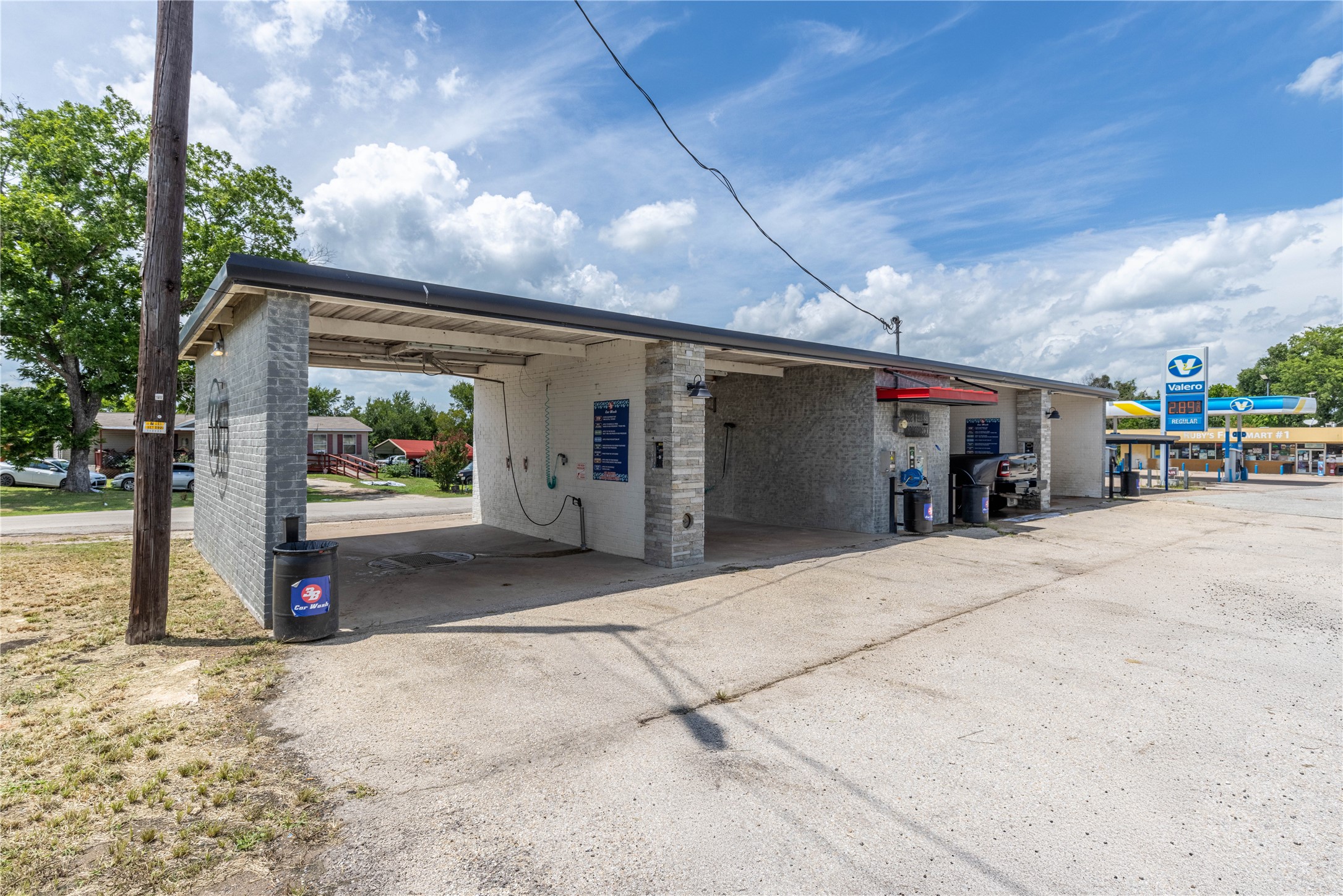 617 N Ellis Groesbeck TX 76642