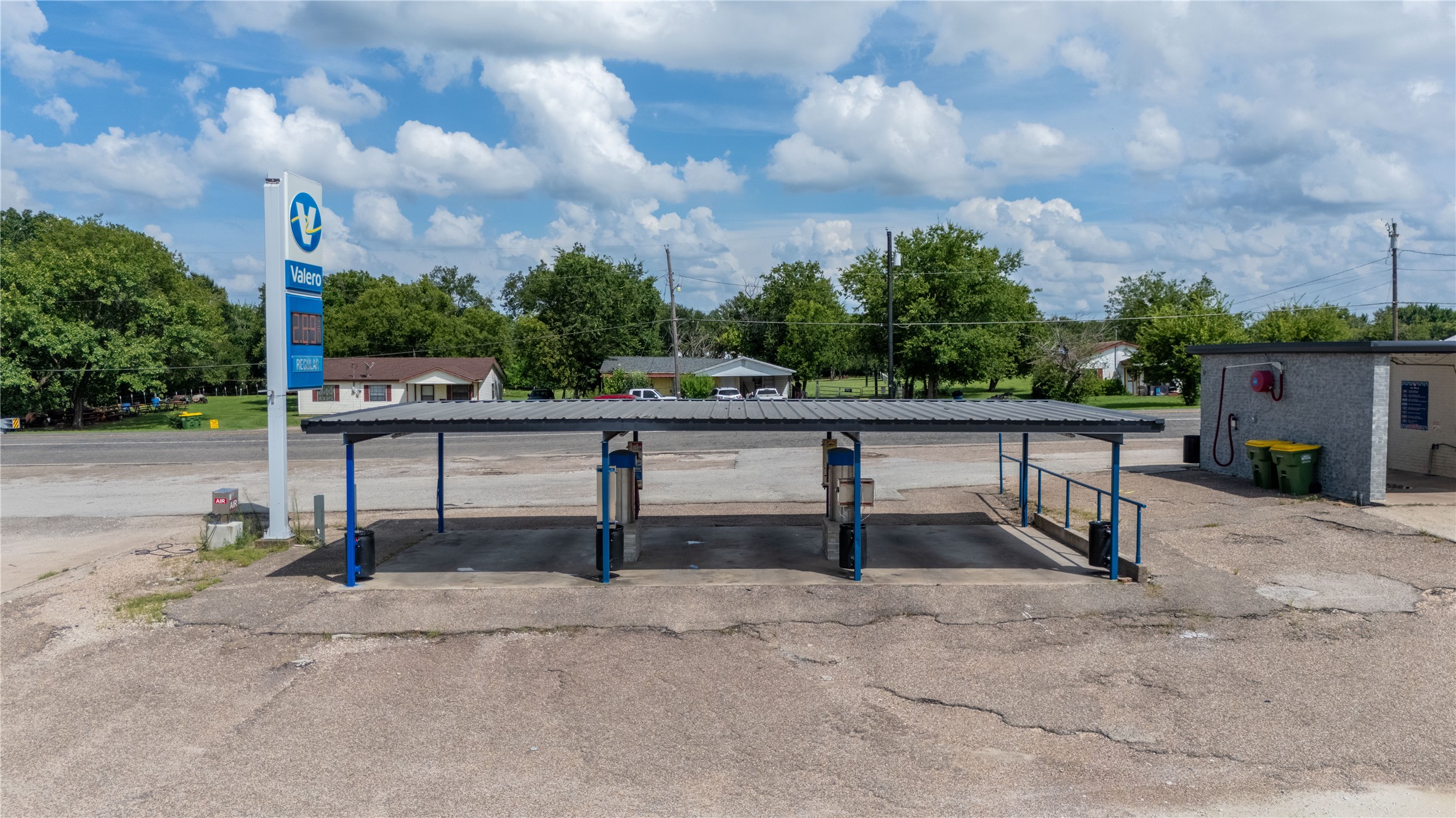 617 N Ellis Groesbeck TX 76642