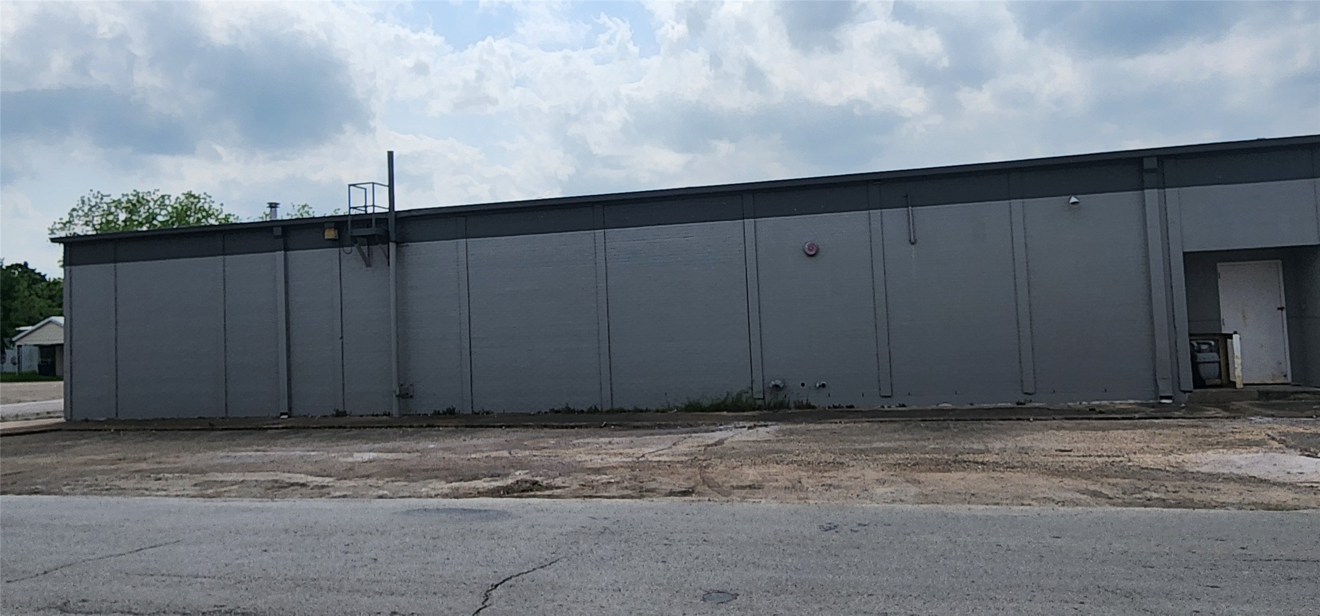 104 N Paris Street Mexia TX 76667