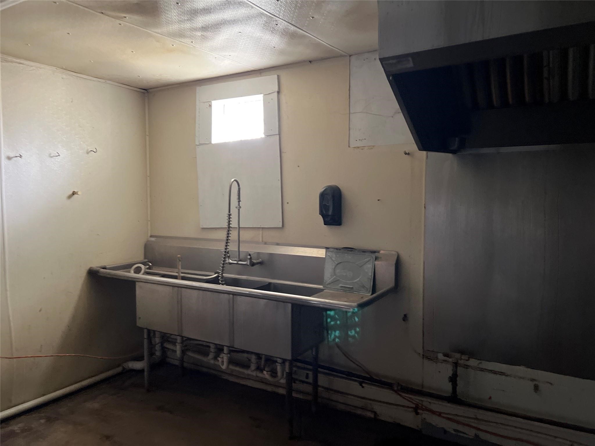 937 S State Highway 19 Emory TX 75440