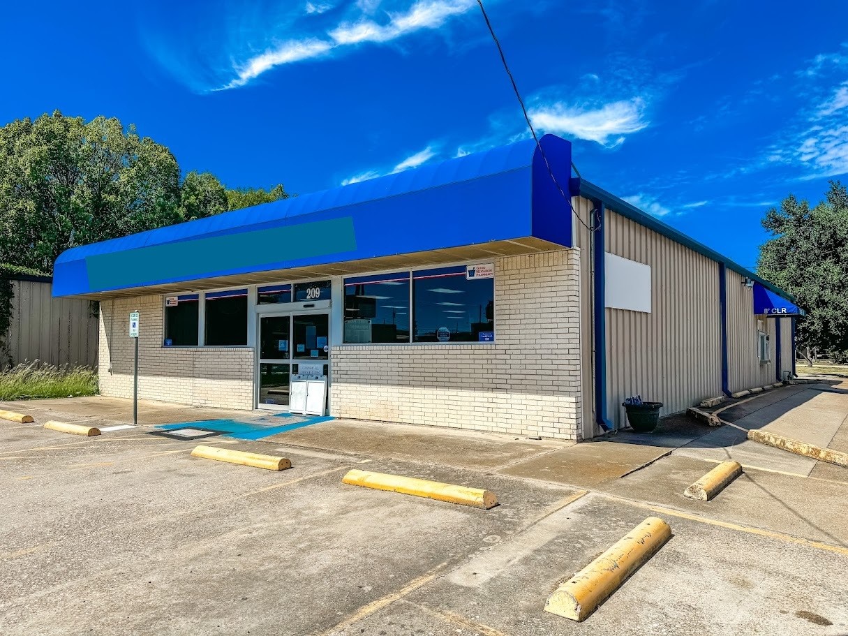 209 N Ellis Street Groesbeck TX 76642