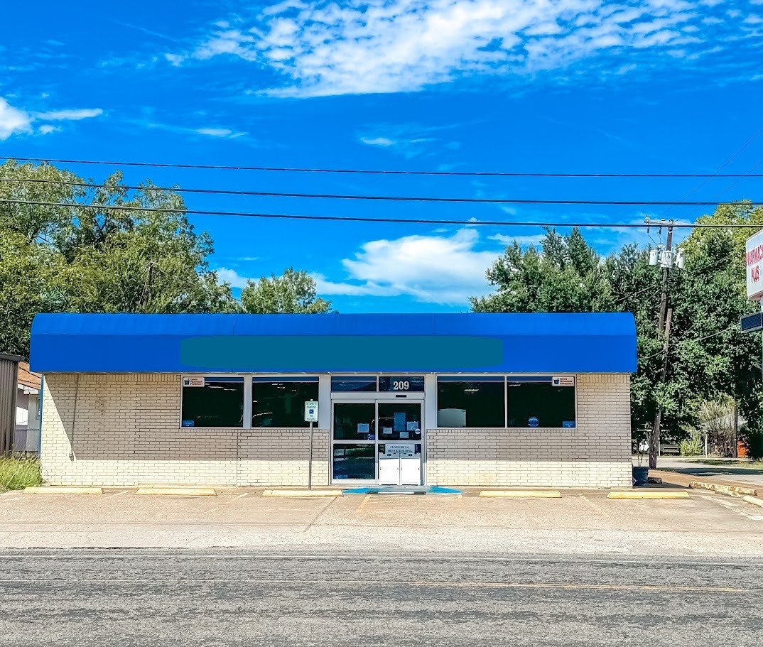 209 N Ellis Street Groesbeck TX 76642