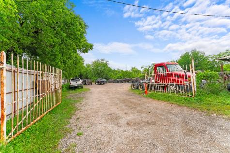 316 Howard Road Waxahachie TX 75165