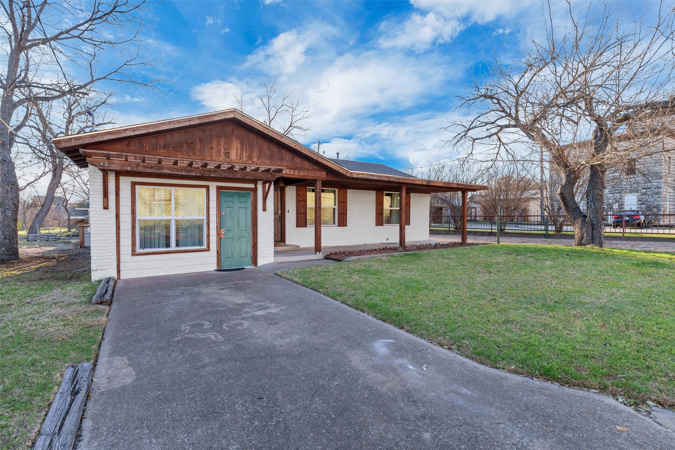 212 N Crockett Street Granbury TX 76048