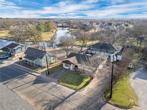 212 N Crockett Street Granbury TX 76048