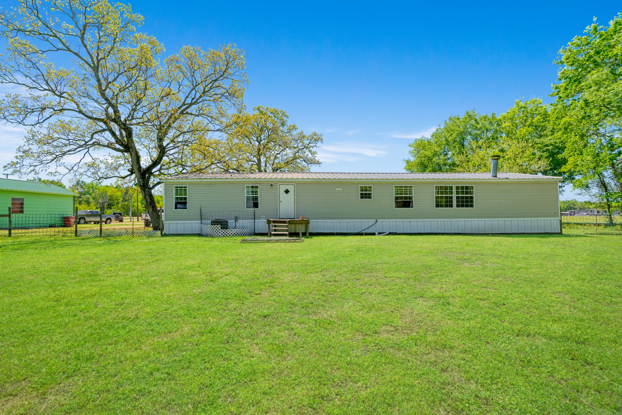 1530 W Front Street Street Blossom TX 75416